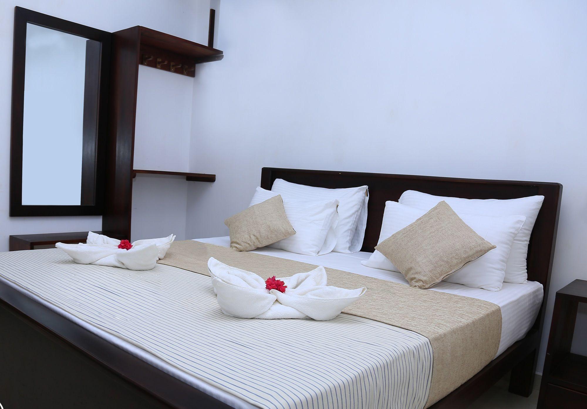 Aeon Hotel Тиссамахарама Экстерьер фото